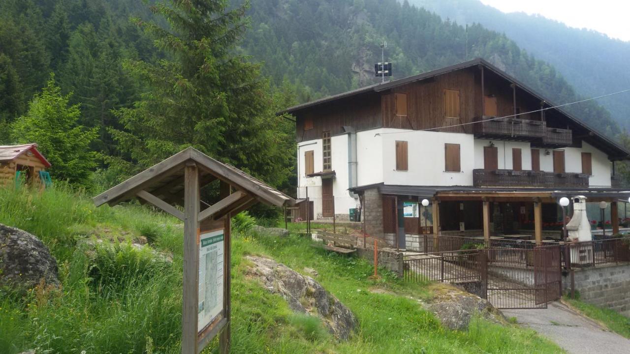 Готель Rifugio Stella Alpina Saviore dell'Adamello Екстер'єр фото
